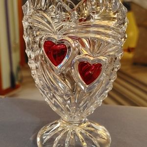 Beautiful Fifth Avenue Pedestsl Crystal vase with hearts.